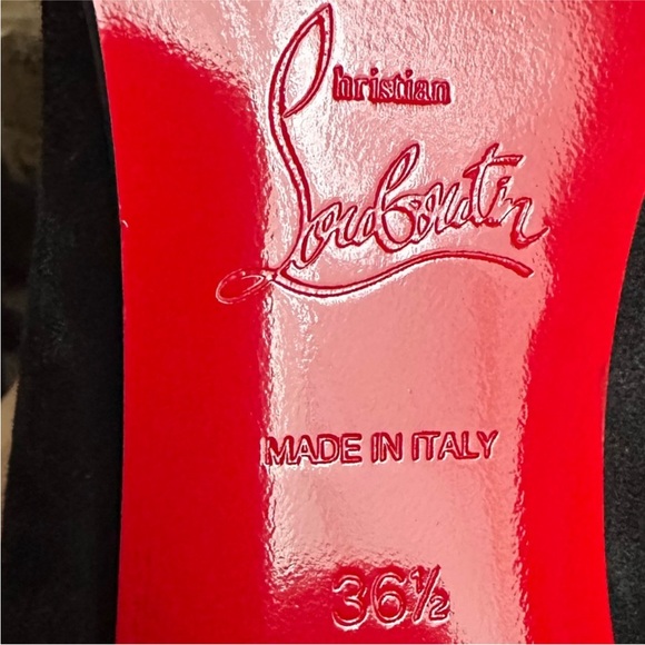 Christian Louboutin Stretchadoxa
70mm suede over the knee boots
RETAIL 2,995 - Picture 8 of 9